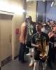 也算是在雄鹿拿了个冠军！利拉德此前捧NBA杯：手臂酸得要命！