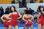 NBL球队山东蜜獾主场来到章丘体育馆 啦啦队手持大葱激情热舞