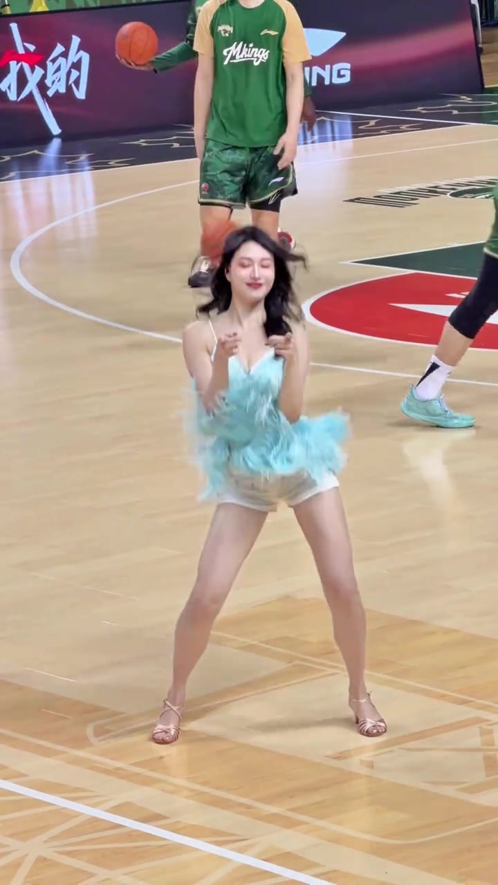 这身材真爱😍 同曦啦啦队美女贝爷，是吧友们喜欢的类型嘛？