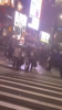 在纽约千万不要穿马刺球衣 不然后果很严重😰被数人追捕撕球衣